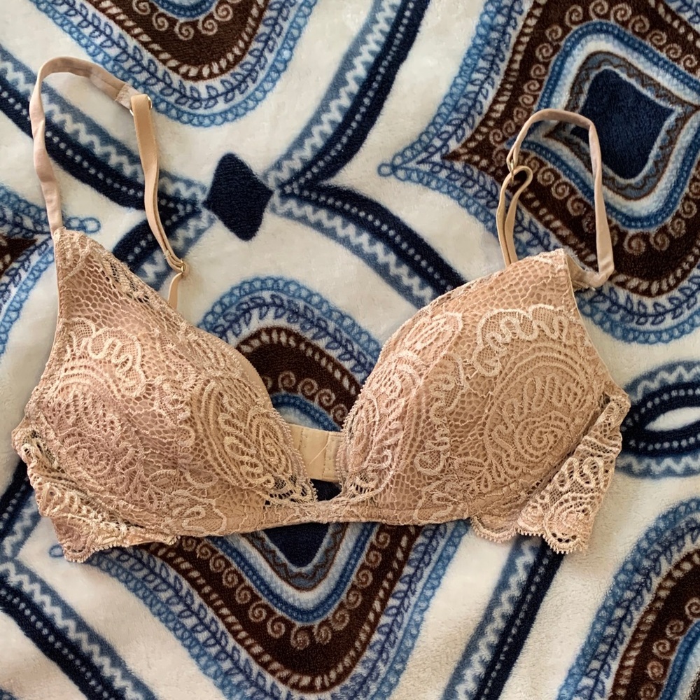 Very sexy Victoria's Secret Lace Bra in Tan